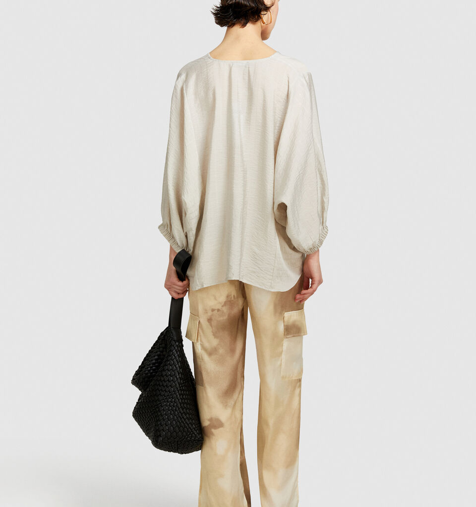 Printed satin cargos - women's regular fit trousers - Multi-color | Sisley image number 3